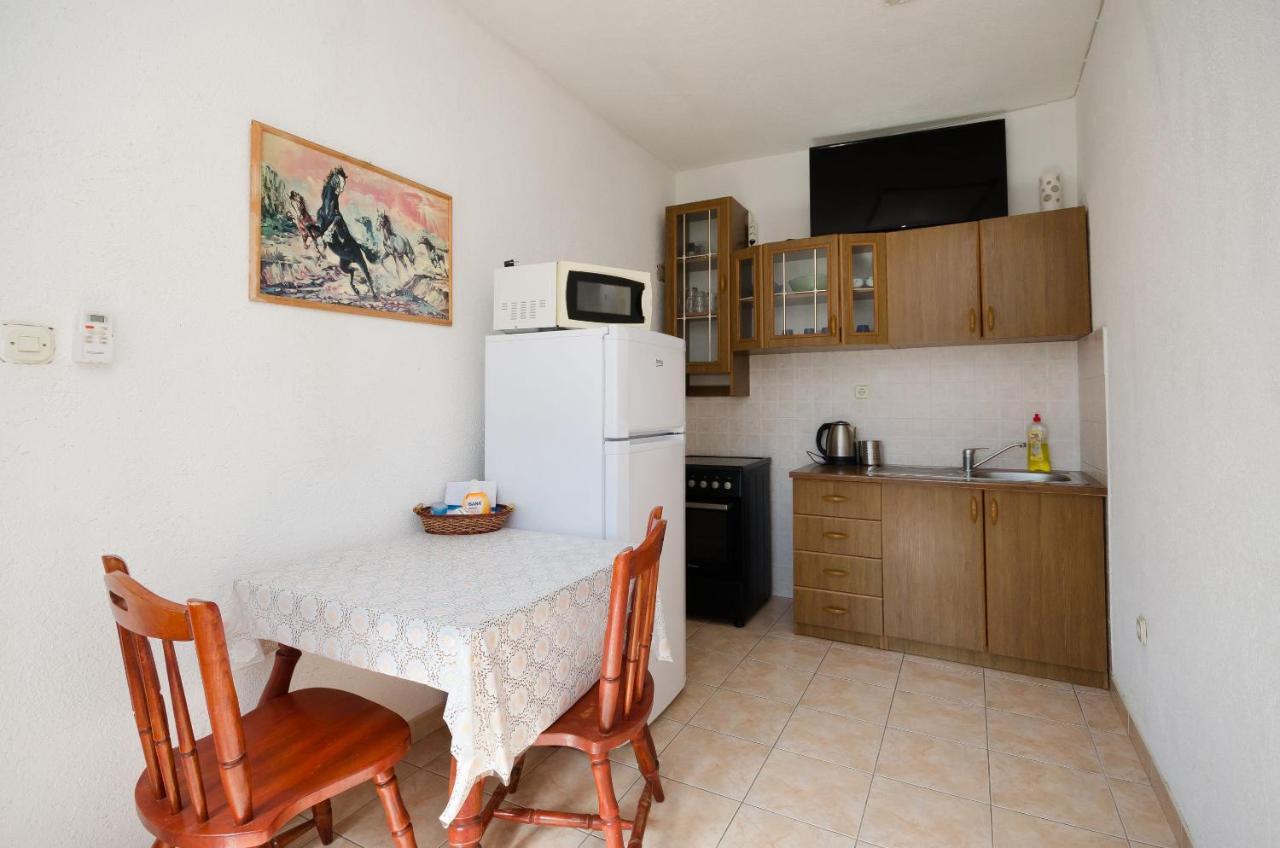 Apartments Elvira Lopar Exterior photo